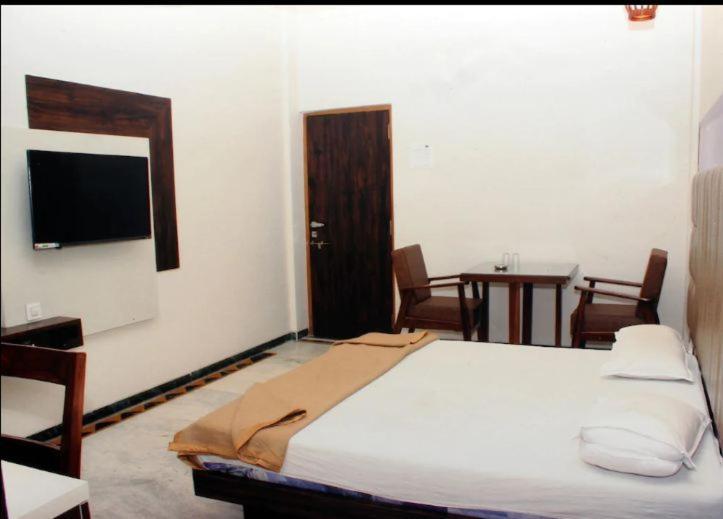 Hotel Central Park Ulhasnagar Exterior photo